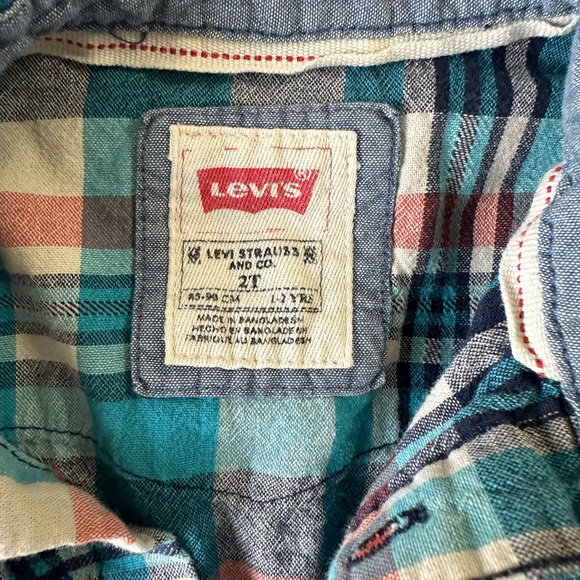 Boys 2T flannels Levi’s & Old Navy - Picture 4 of 7